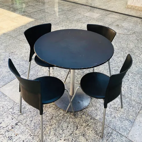 Conjunto Mesa e 4 Cadeiras Modernas: O Novo Coração da Sua Casa!