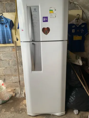 Vendo Geladeira com Defeito