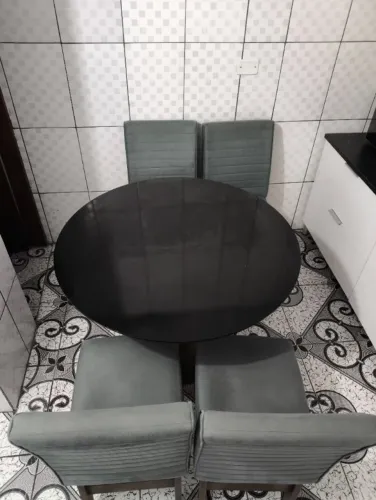 Mesa de madeira redonda 