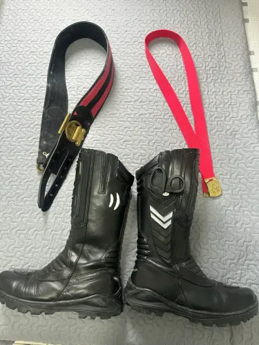 VENDE-SE bota e cinto de bombeiro civil 