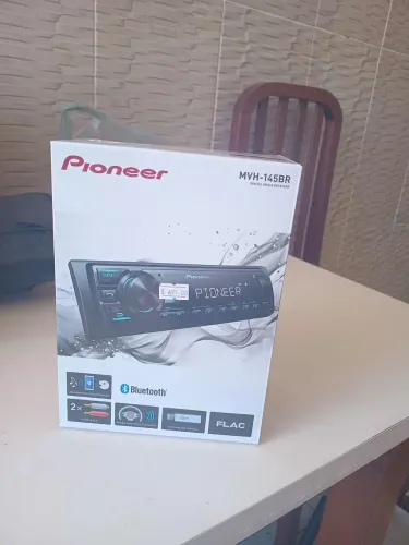 Vendo tocar Cd novo