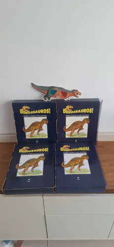 Coleção Dinossauros anos 90 Completa com revistas Lacradas