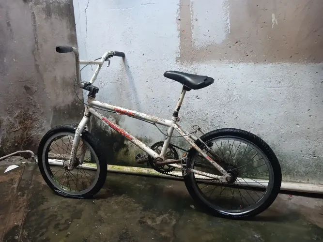 Bike estilo BMX