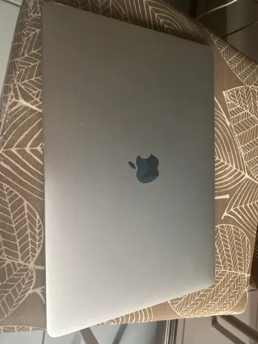 MacBook Pro M2 8gb 256SSD 13?3 Touch Bar 2022