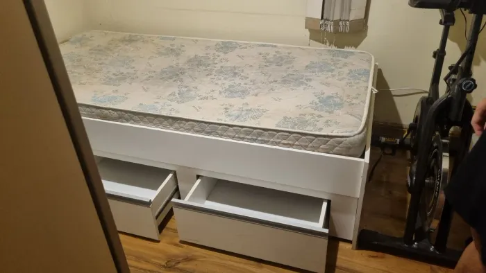 Cama solteiro planejada
