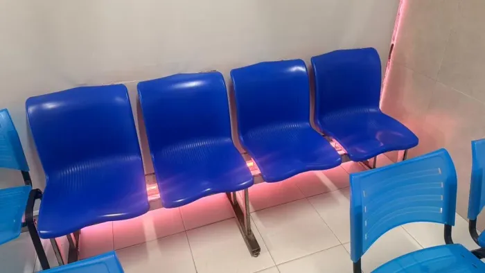 Vendo duas longarinas para recepção