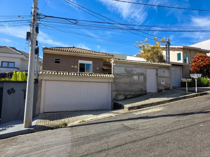 Casa a Venda com 3 quartos no Bairro Vilage são Luis em Poços de Caldas