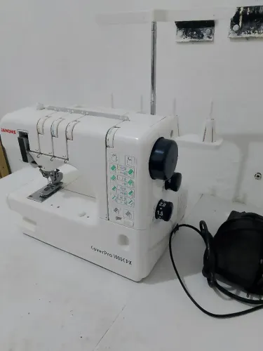 Máquina Galoneira doméstica janome