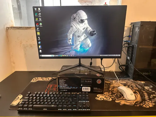 Computador com periféricos