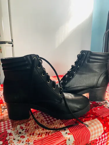Coturno Feminino Preto Salto Baixo Couro Sintético 38 - Pouco Uso