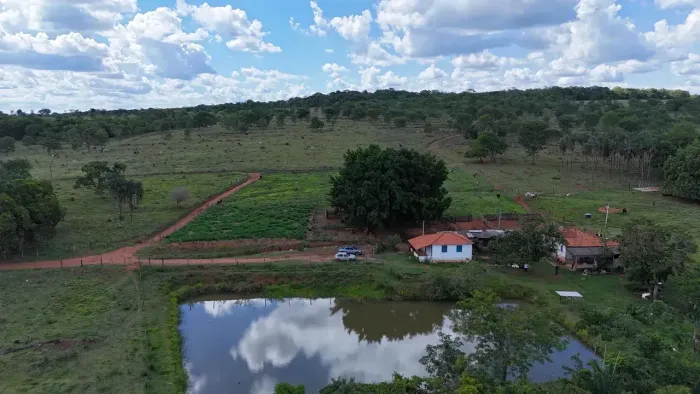 Fazenda a venda, em Professor Jamil - Goias!
