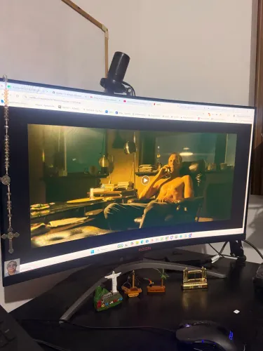 Tela AOC AGON gamer curva 31,5 polegadas 