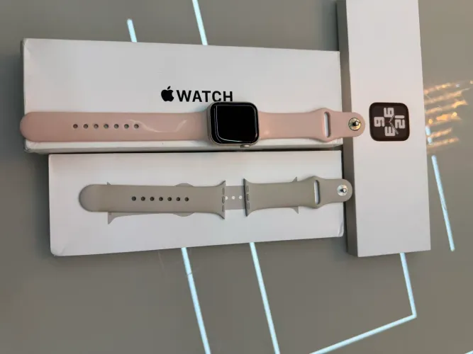 Apple Watch SE (GPS) (2ª Geração) 32GB prata 44mm