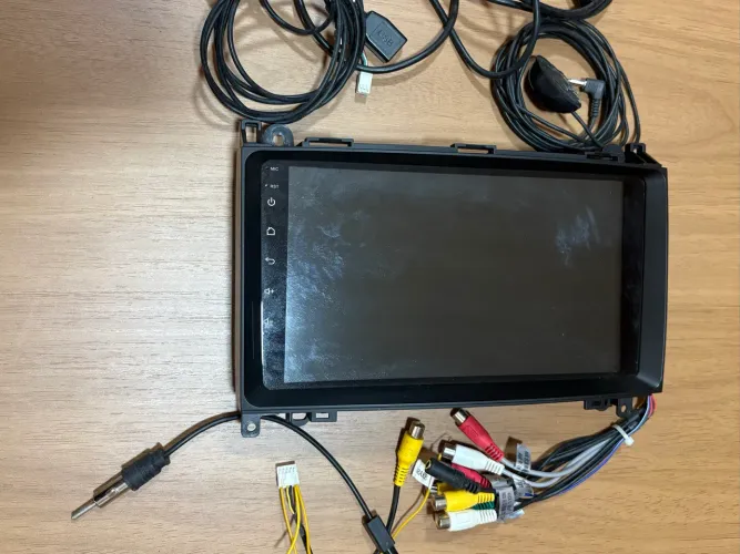 Multimídia para Mercedes B180 Usado poucas vezes.