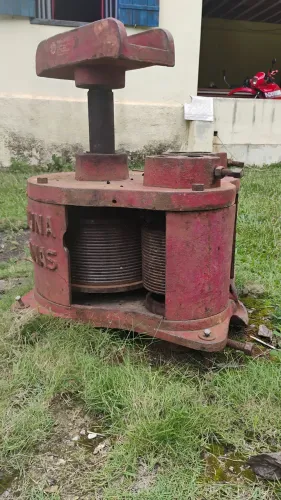 Vendo engenho de moer cana , antigo 