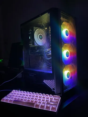 vende-se Pc gamer + Teclado sem detalhes nenhum roda tudo qualquer jogo