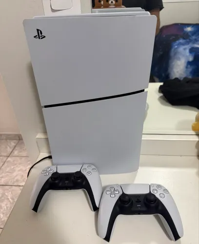 PlayStation 5 1TB + 2 controles