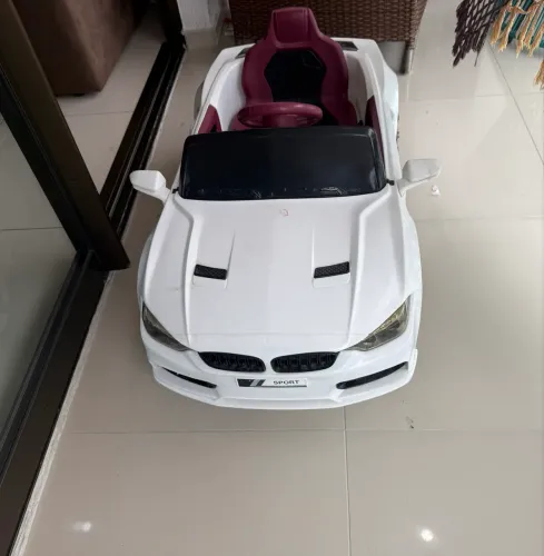 Mini carro elétrico