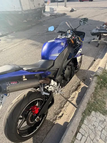 Yamaha YZF R1