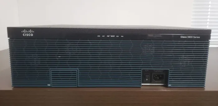 03 Roteadores Cisco pelo preço de 1