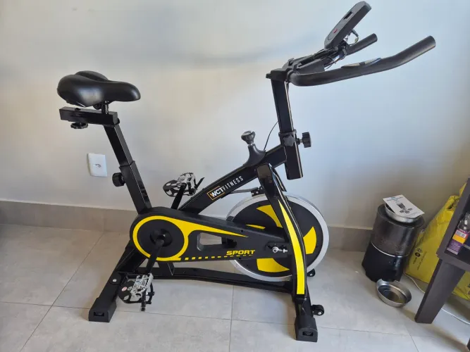 Bicicleta Spinning 13kg WCT Fitness SB04
