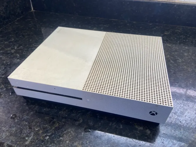Xbox One S Branco - NÃO LIGA - Para Retirada de Peças ou Conserto