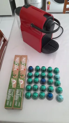 Cafeteira nespresso inissia + 45 cápsulas