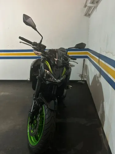 Moto Kawasaki Z900