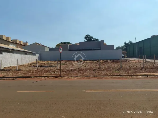 TERRENO PLANO DE ESQUINA