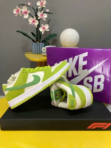 Nike Dunk Low Sour Apple