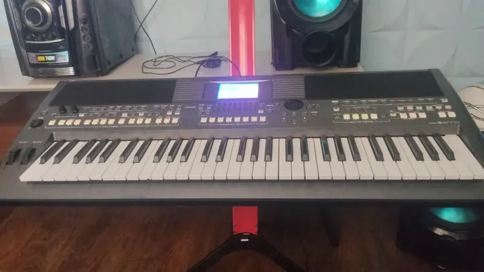 Teclado Yamaha S670
