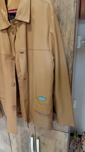 Vendo ou troco por tênis 41/42 jaqueta de couro legítimo argentino