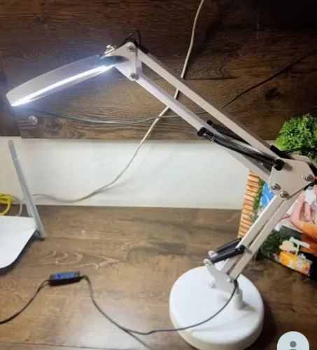 Lupa 8x/luminária de mesa com pé e garra