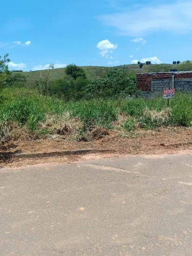 Vendo ou transfiro terreno em Muriaé , bem localizado , com vista para área verde .