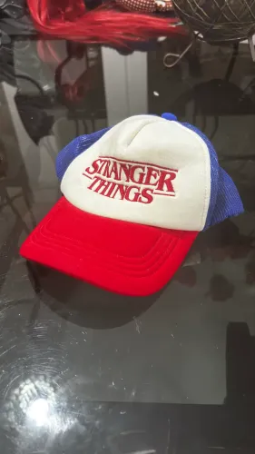 Boné Stranger Things