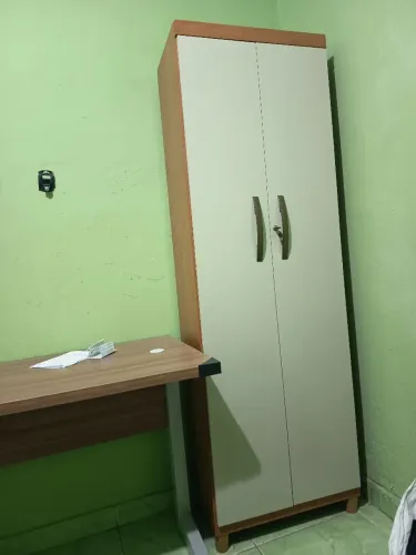 Conjunto Mesa e Armário p/ quarto ou escritório 