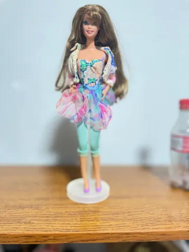 Barbie que fala morena
