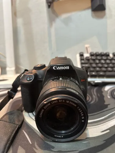 Câmera cânon T7+