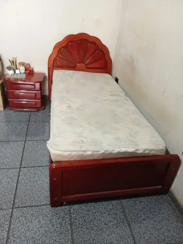 Cama de solteiro em ótimo estado (usada)