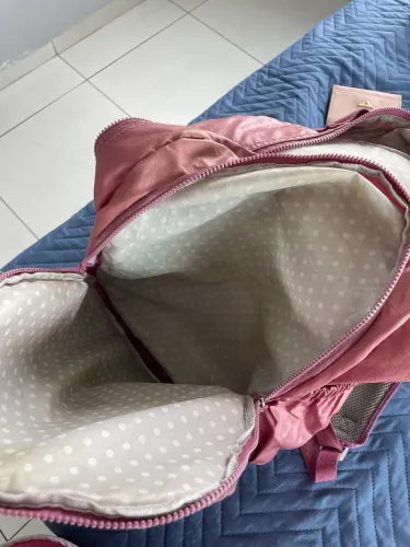 Mochila usada com algumas avarias 