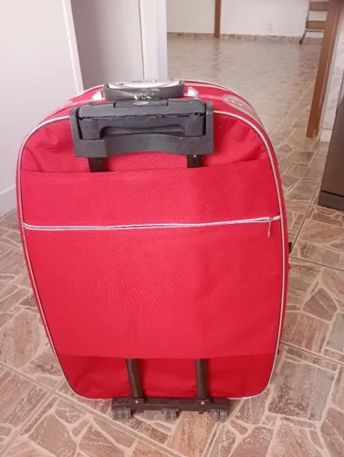 Mala de viagem usada em ótimos condições de uso.