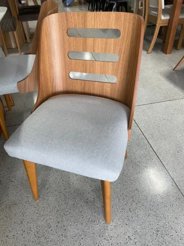 Cadeira Anita - Freijó Tecido 358 - Boucle Off