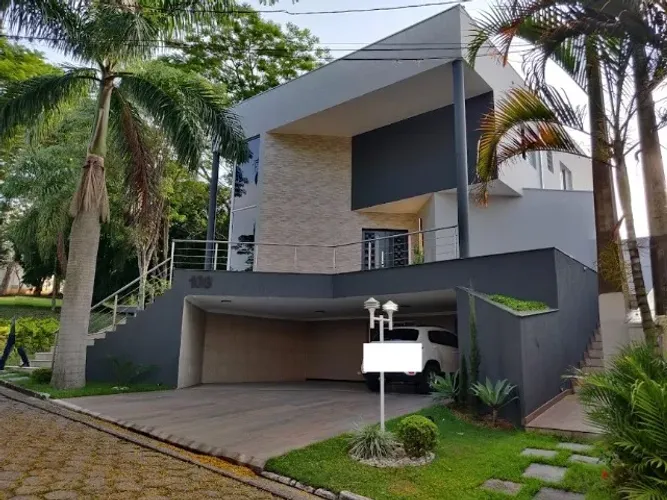 Sobrado com Piscina - Condomínio Alto Padrão em Jacareí-SP