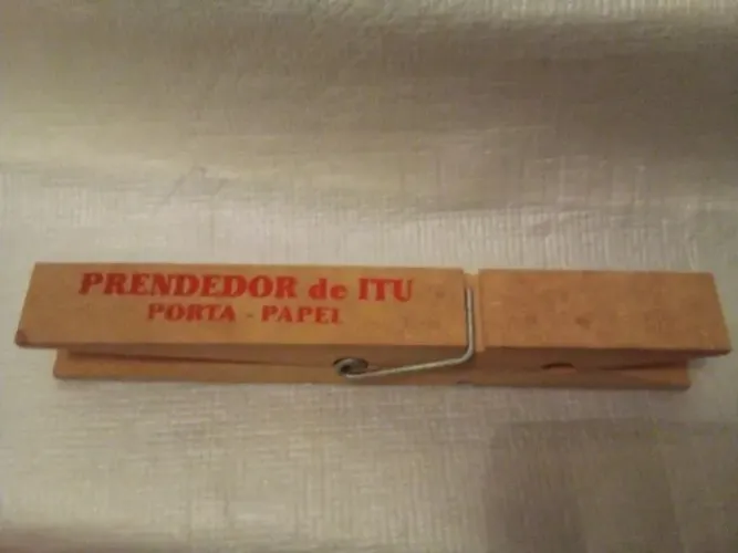 Prendedor de Itu (porta-folhas de sulfite)