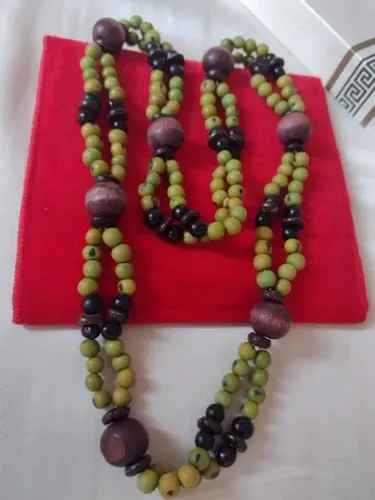 colar artesanal sementes marrom e verde, lindo!