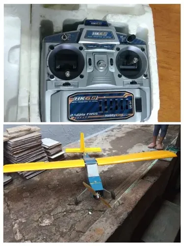 Aeromodelo Tractor em balsa com radio