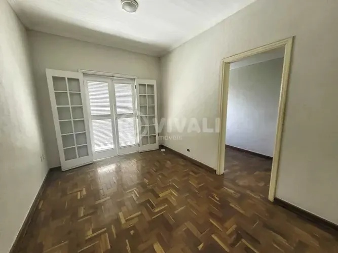 Casa - / Comercial / Centro
