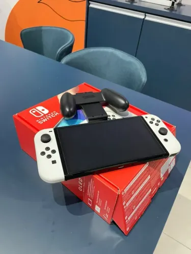 Nintendo Switch Oled Branco Semi Novo - Sem detalhes aparelho impecável