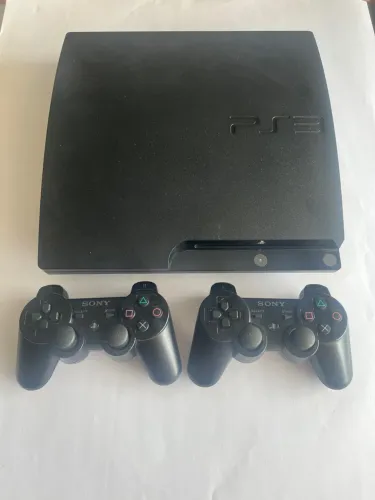 Playstation 3 - Console + 2 Controles