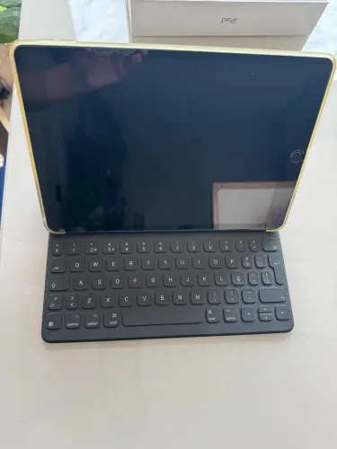 Vendo IPad 8 Gen Wi-Fi + Cellular